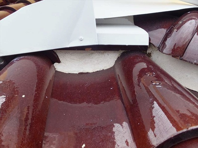 板金との取り合い部分い漆喰